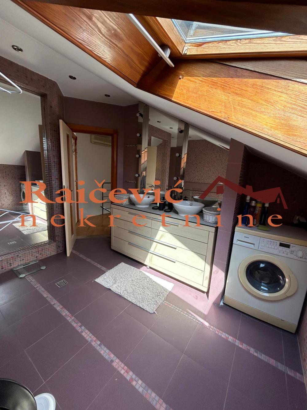 Stan na prodaju u Beogradu, Dorćol, trosoban, 82m2, cena 320000 evra