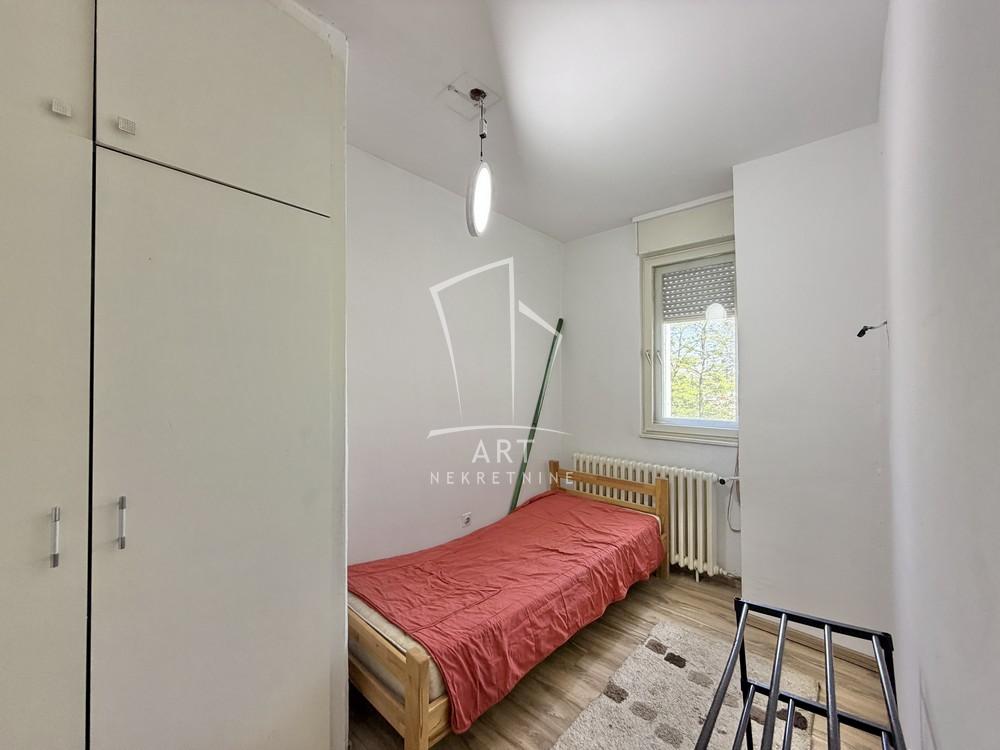 Stan na prodaju u Beogradu, Labudovo brdo, dvoiposoban, 40m2, cena 125000 evra