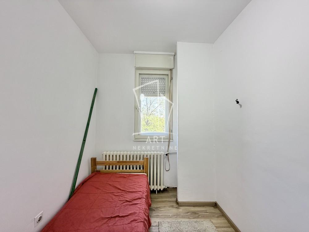 Stan na prodaju u Beogradu, Labudovo brdo, dvoiposoban, 40m2, cena 125000 evra