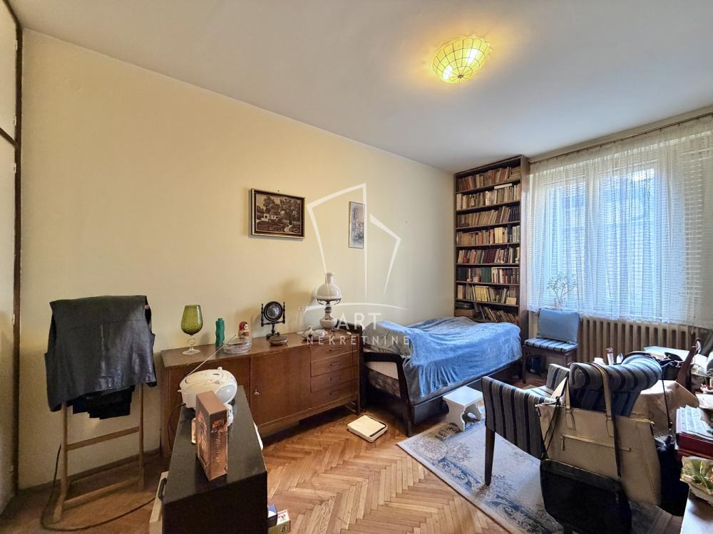 Stan na prodaju u Beogradu, Vračar, trosoban, 84m2, cena 394800 evra