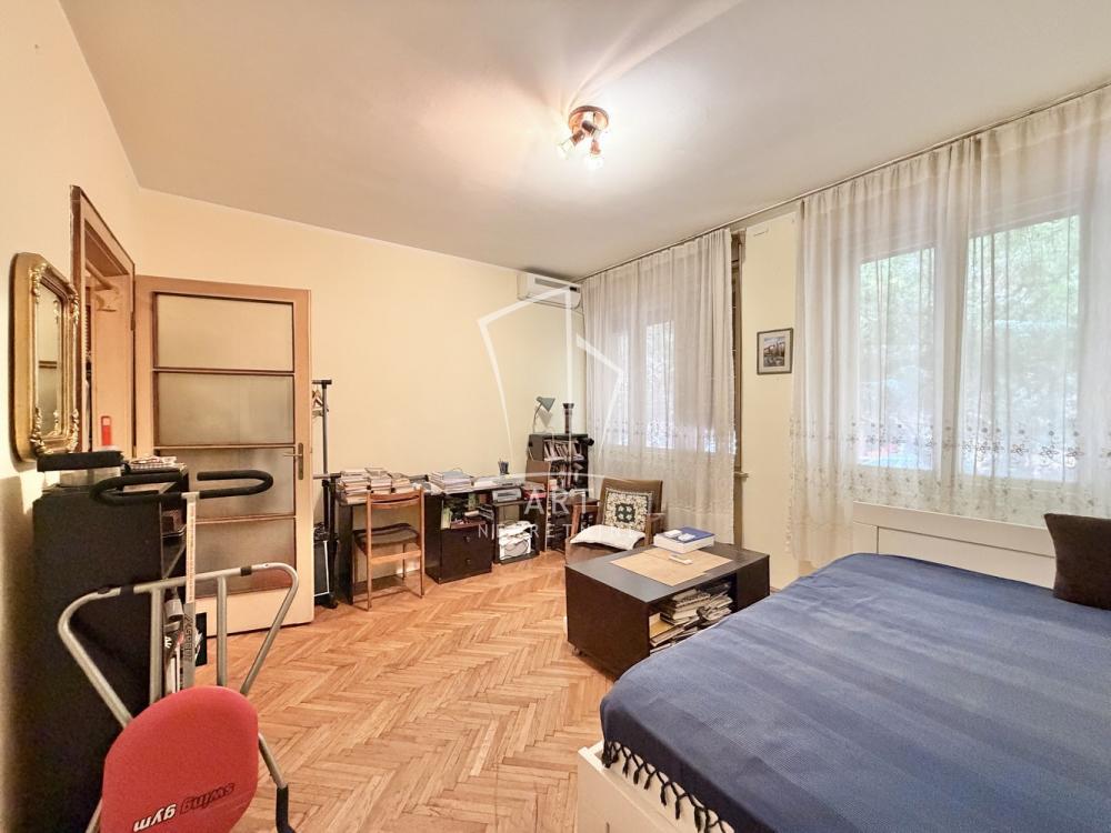Stan na prodaju u Beogradu, Vračar, trosoban, 84m2, cena 394800 evra