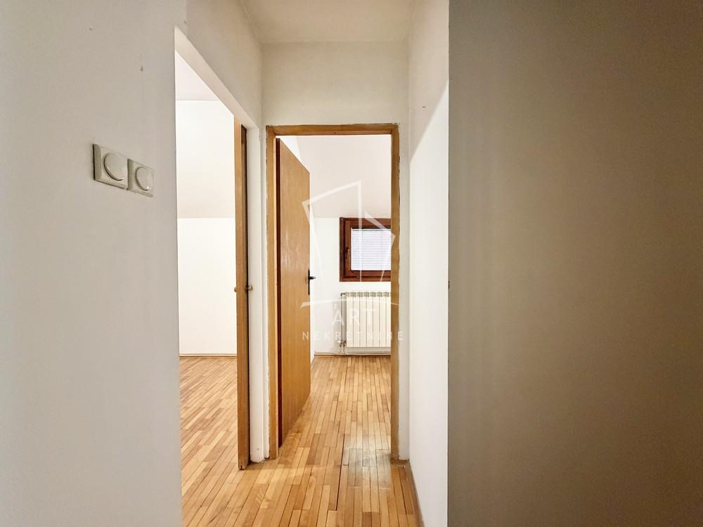 Stan na prodaju u Beogradu, Banovo brdo, dvoiposoban, 55m2, cena 130000 evra