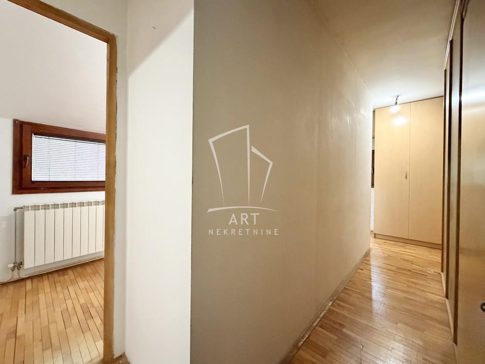Stan na prodaju u Beogradu, Banovo brdo, dvoiposoban, 55m2, cena 130000 evra