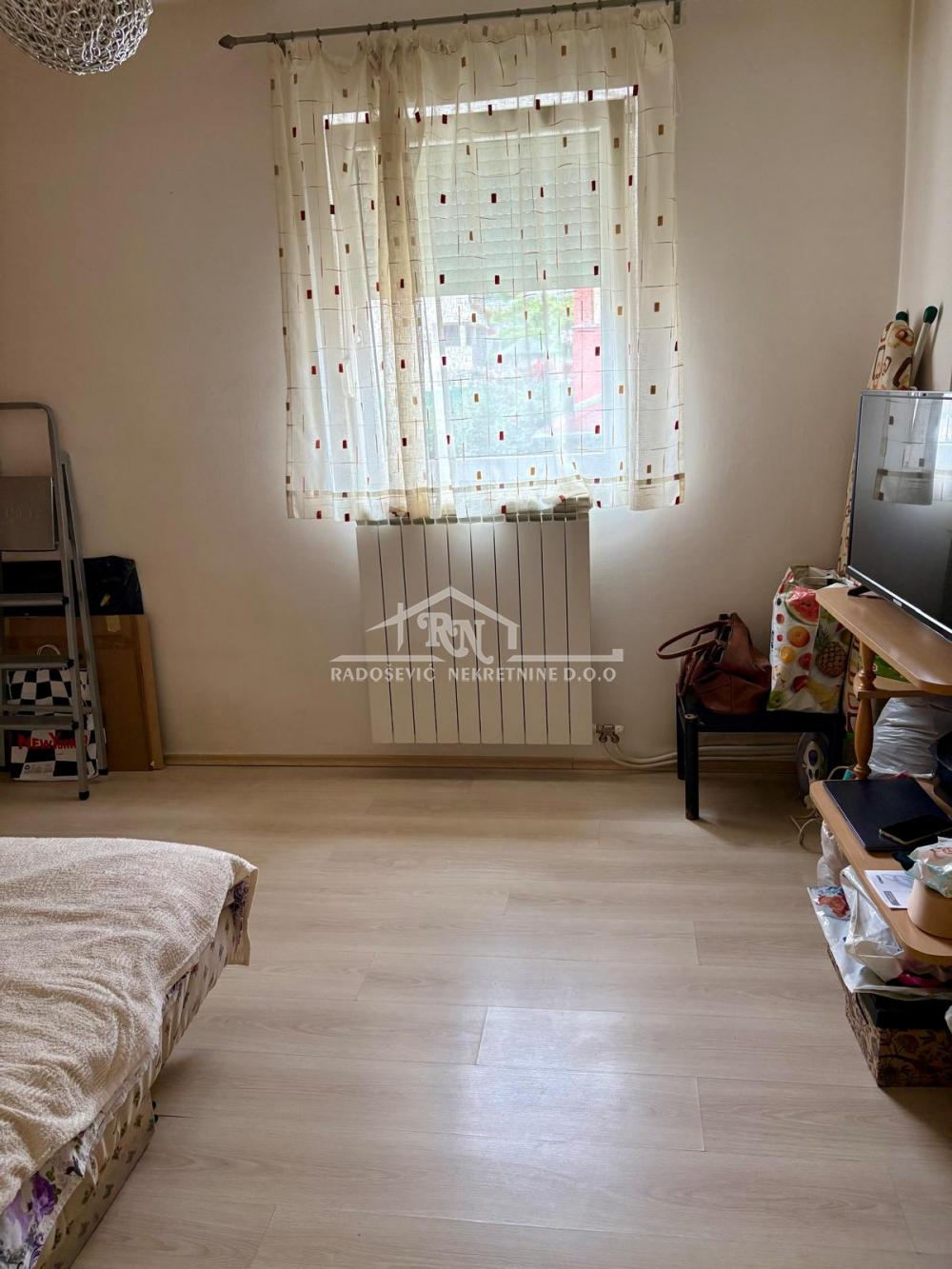 Stan na prodaju u Beogradu, Petlovo brdo, cetvorosoban, 89m2, cena 170000 evra