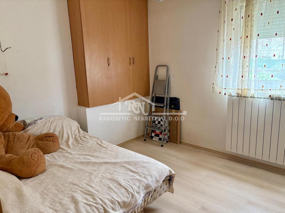 Stan na prodaju u Beogradu, Petlovo brdo, cetvorosoban, 89m2, cena 170000 evra