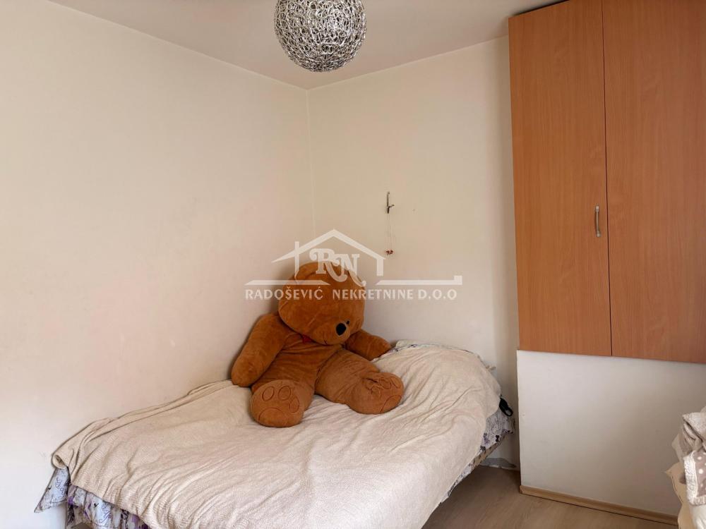 Stan na prodaju u Beogradu, Petlovo brdo, cetvorosoban, 89m2, cena 170000 evra