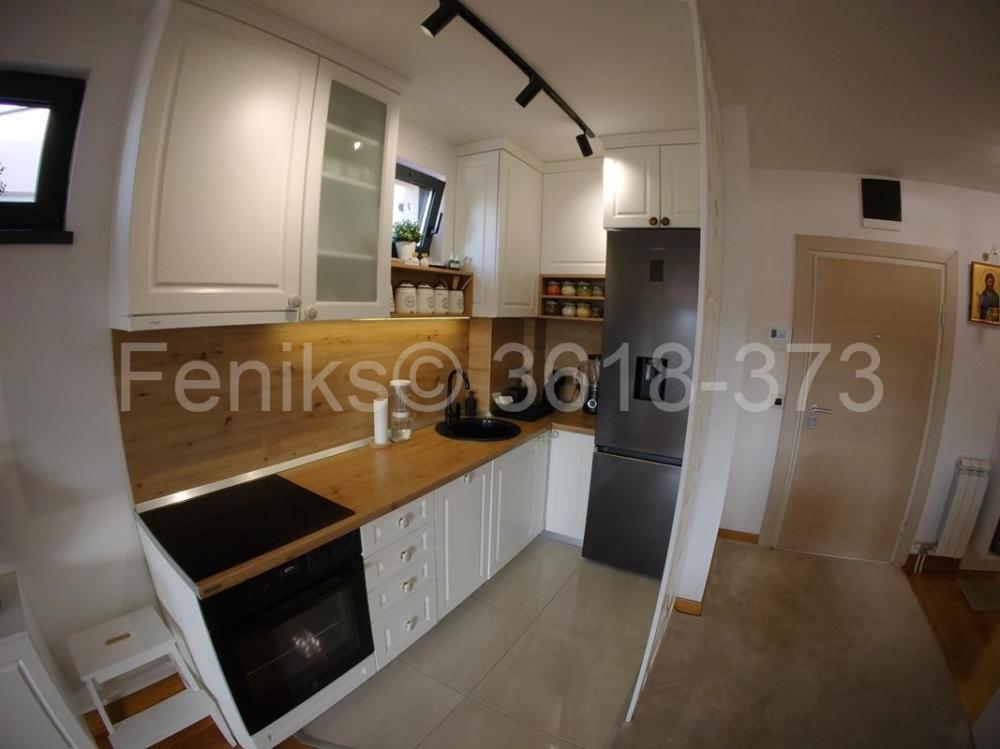 Stan na prodaju u Beogradu, Činovnička kolonija, 103m2, cena 520000 evra