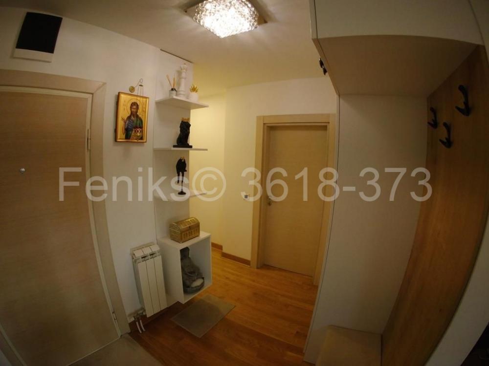 Stan na prodaju u Beogradu, Činovnička kolonija, 103m2, cena 520000 evra