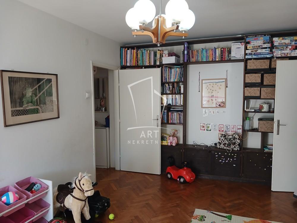 Stan na prodaju u Beogradu, Vračar, troiposoban, 77m2, cena 296000 evra