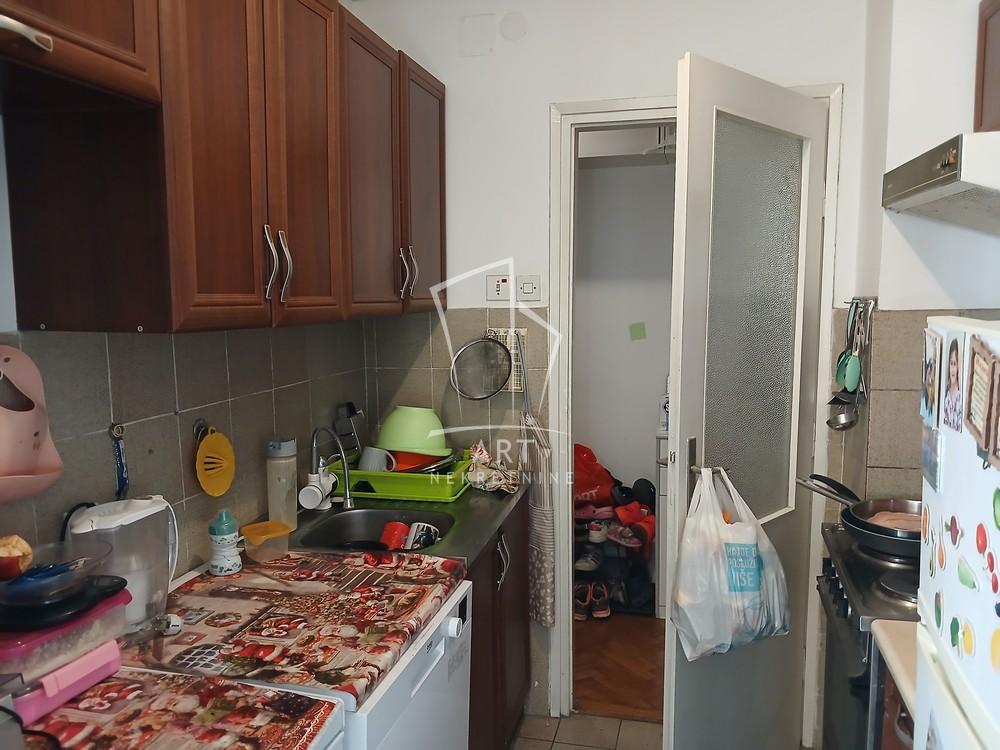 Stan na prodaju u Beogradu, Vračar, troiposoban, 77m2, cena 296000 evra