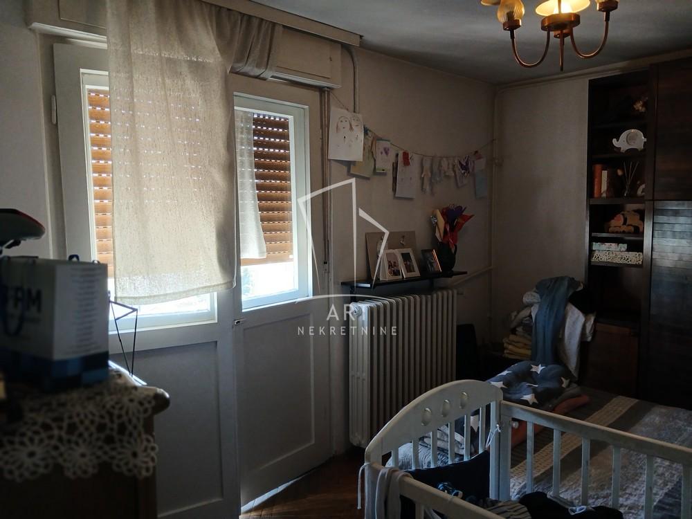 Stan na prodaju u Beogradu, Vračar, troiposoban, 77m2, cena 296000 evra