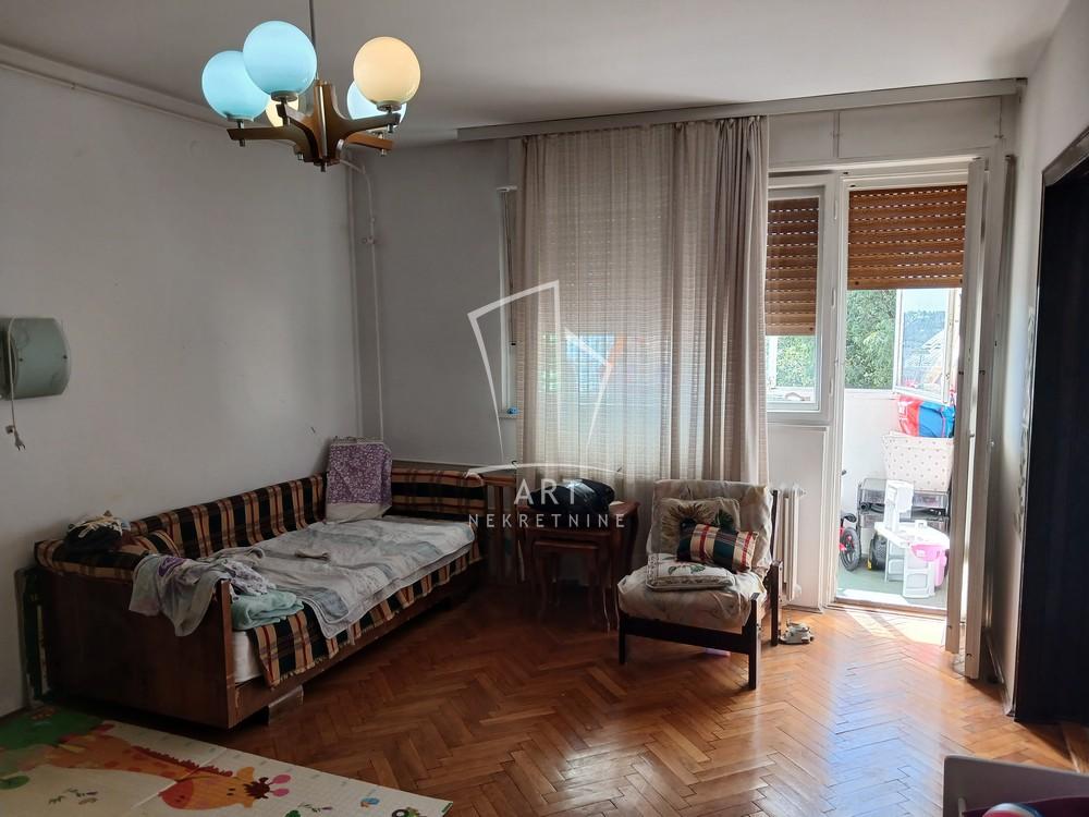 Stan na prodaju u Beogradu, Vračar, troiposoban, 77m2, cena 296000 evra