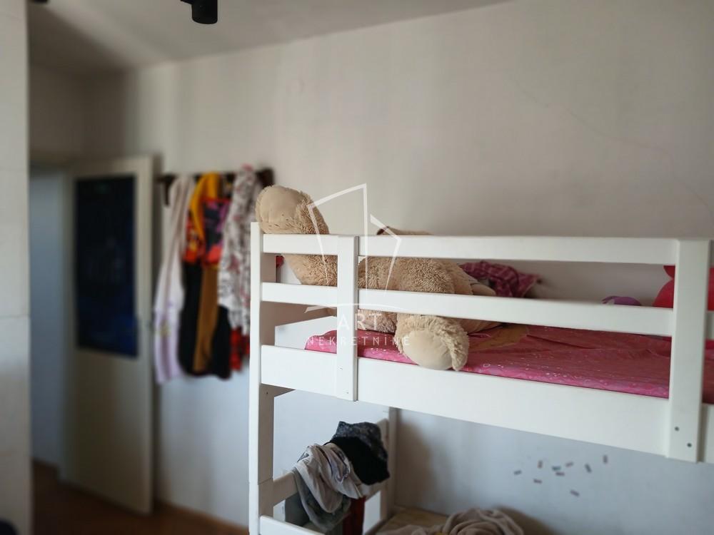 Stan na prodaju u Beogradu, Vračar, troiposoban, 77m2, cena 296000 evra