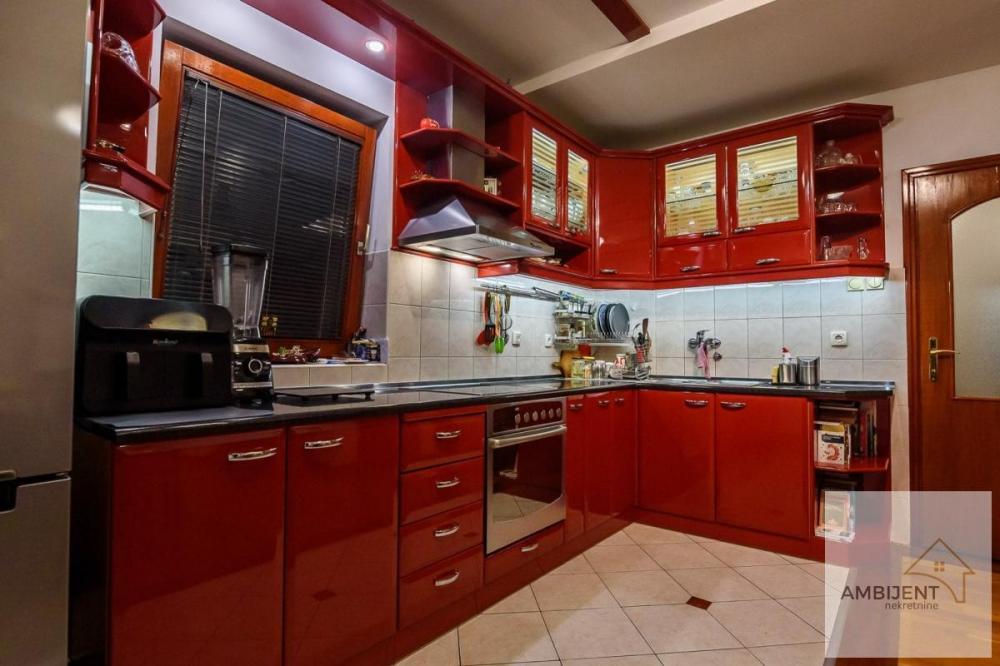 Stan na prodaju u Beogradu, Stari grad, cetvorosoban, 104m2, cena 410000 evra