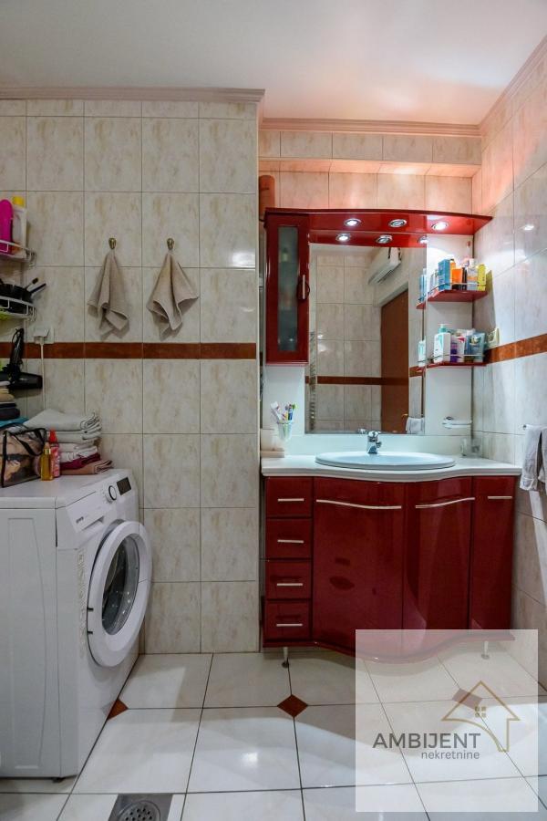 Stan na prodaju u Beogradu, Stari grad, cetvorosoban, 104m2, cena 410000 evra