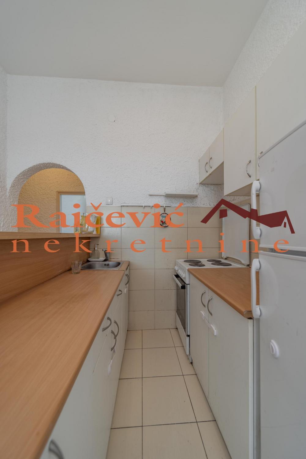 Stan na prodaju u Beogradu, Cvetkova pijaca, dvoiposoban, 50m2, cena 185000 evra