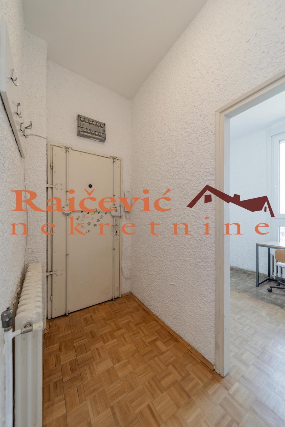 Stan na prodaju u Beogradu, Cvetkova pijaca, dvoiposoban, 50m2, cena 185000 evra