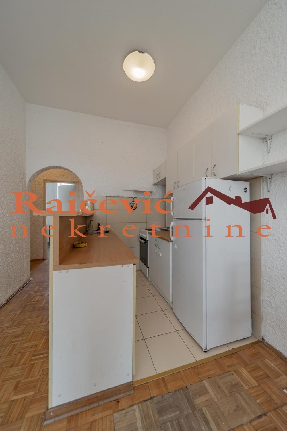 Stan na prodaju u Beogradu, Cvetkova pijaca, dvoiposoban, 50m2, cena 185000 evra