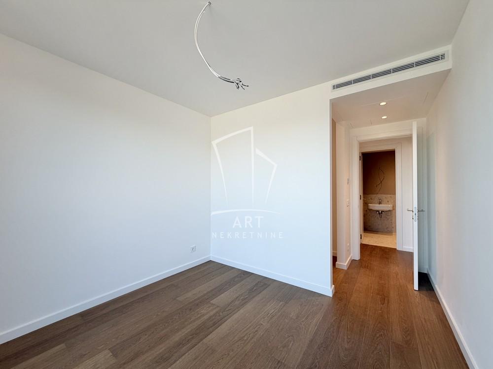 Stan na prodaju u Beogradu, Novi Beograd, trosoban, 170m2, cena 870000 evra