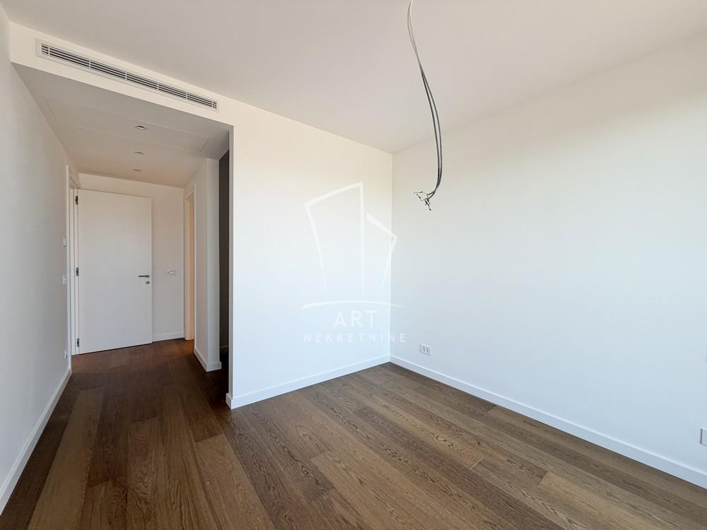 Stan na prodaju u Beogradu, Novi Beograd, trosoban, 170m2, cena 870000 evra