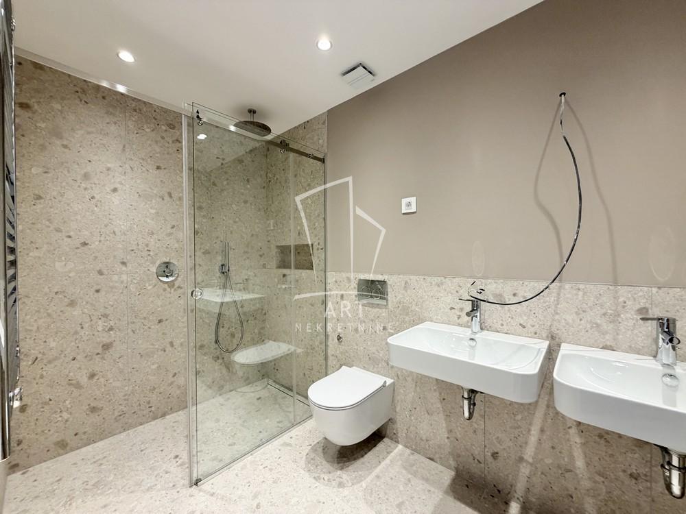 Stan na prodaju u Beogradu, Novi Beograd, trosoban, 170m2, cena 870000 evra