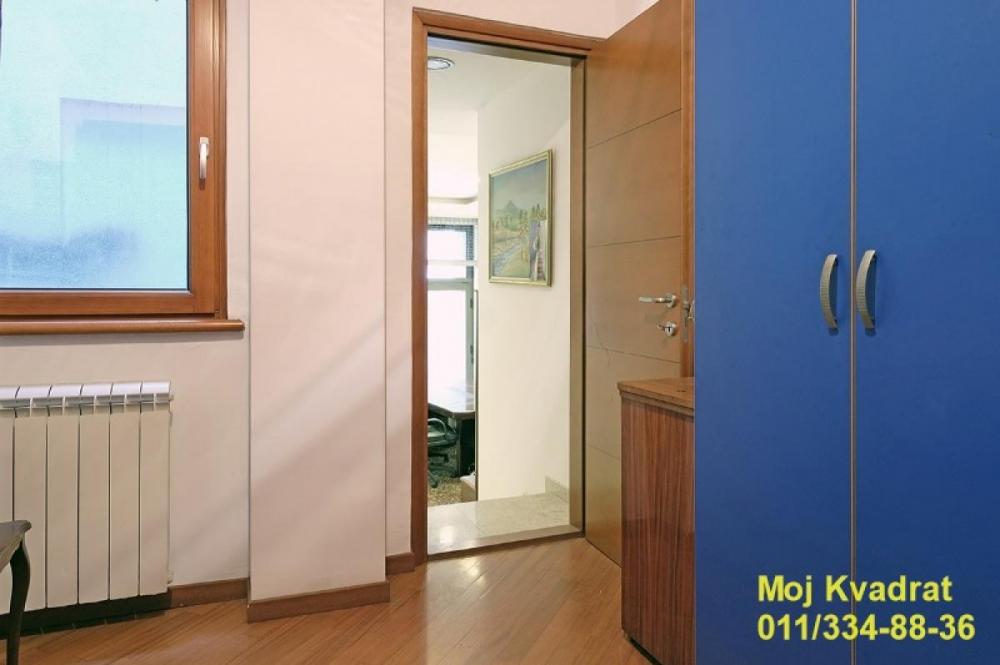 Stan na prodaju u Beogradu, Vukov spomenik, dvoiposoban, 74m2, cena 230000 evra