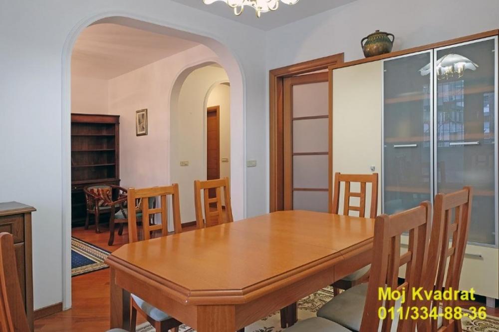 Stan na prodaju u Beogradu, Vukov spomenik, dvoiposoban, 74m2, cena 230000 evra