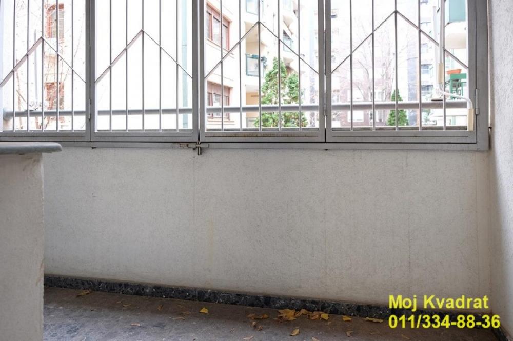 Stan na prodaju u Beogradu, Vukov spomenik, dvoiposoban, 74m2, cena 230000 evra