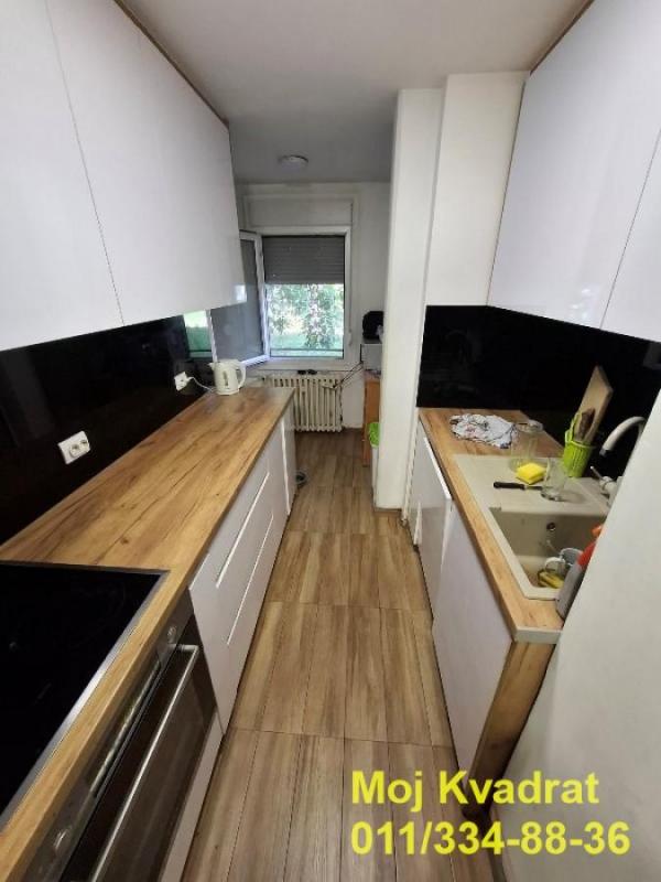 Stan na prodaju u Beogradu, Novi Beograd blok 34 (Studentski grad), troiposoban, 73m2, cena 255000 evra