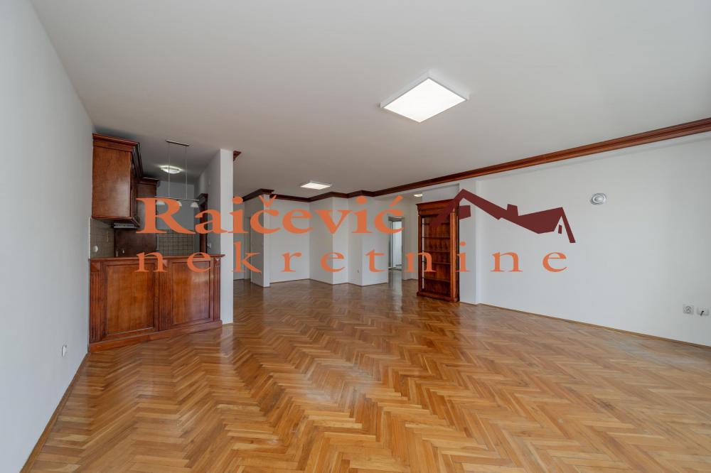 Stan na prodaju u Beogradu, Dedinje, cetvorosoban, 117m2, cena 468000 evra