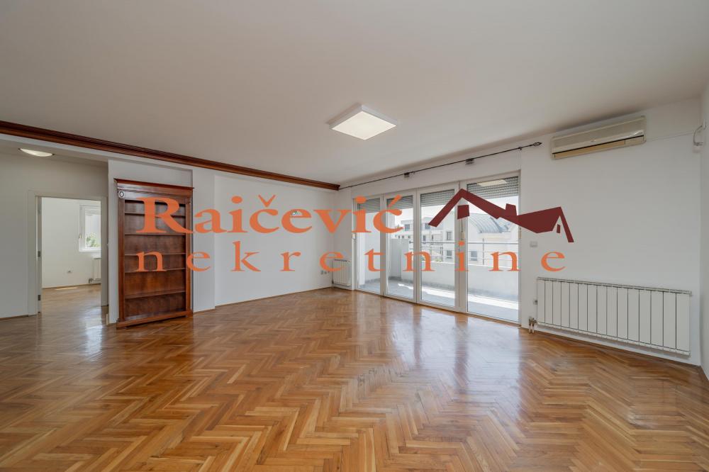 Stan na prodaju u Beogradu, Dedinje, cetvorosoban, 117m2, cena 468000 evra