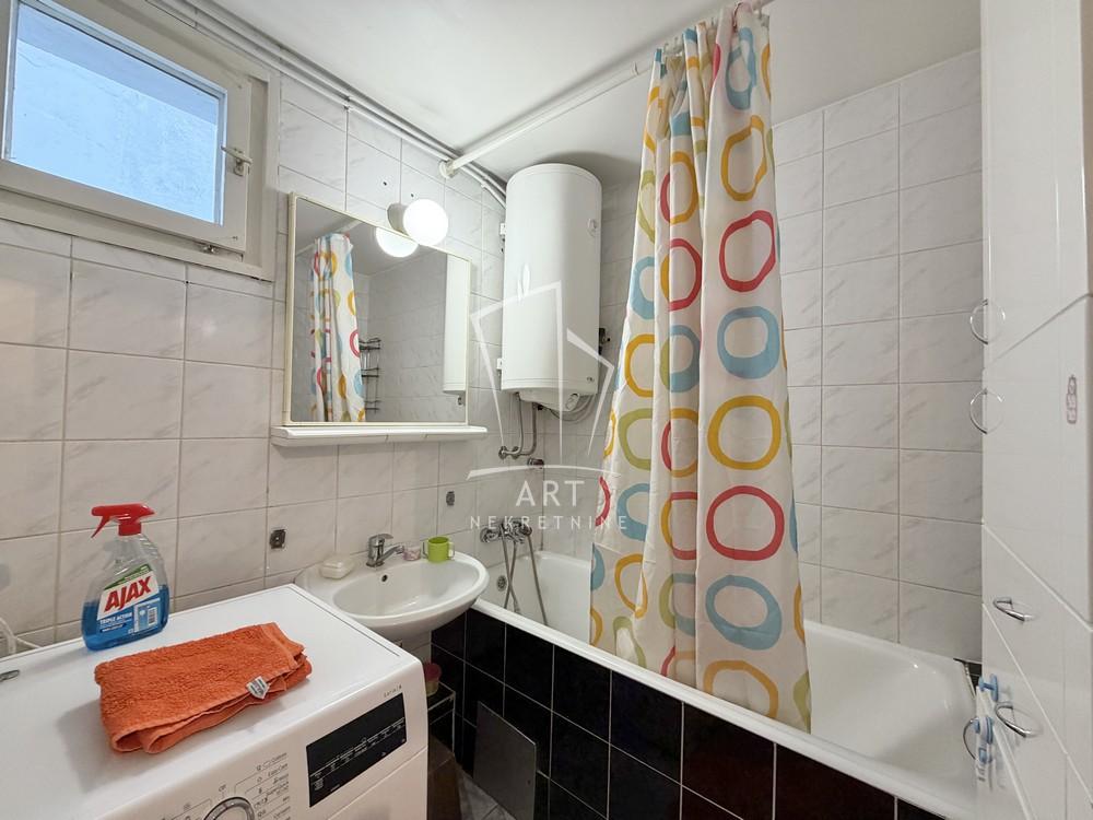 Stan na prodaju u Beogradu, Novi Beograd blok 63, trosoban, 72m2, cena 231000 evra