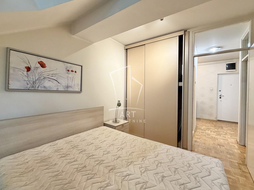 Stan na prodaju u Beogradu, Novi Beograd blok 63, trosoban, 72m2, cena 231000 evra