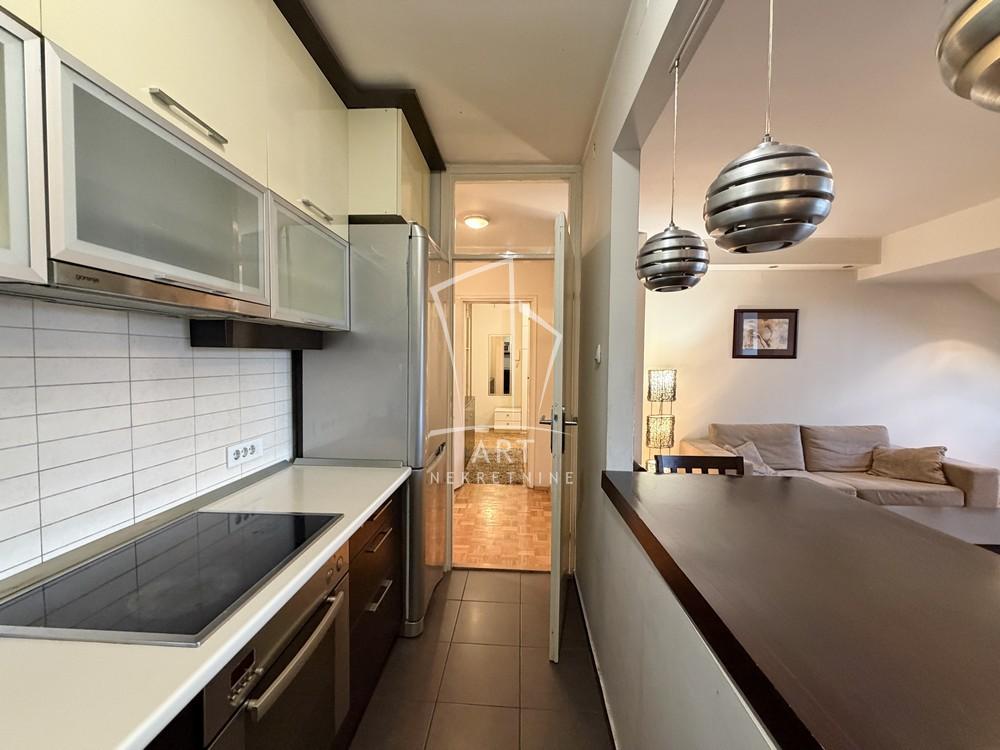 Stan na prodaju u Beogradu, Novi Beograd blok 63, trosoban, 72m2, cena 231000 evra