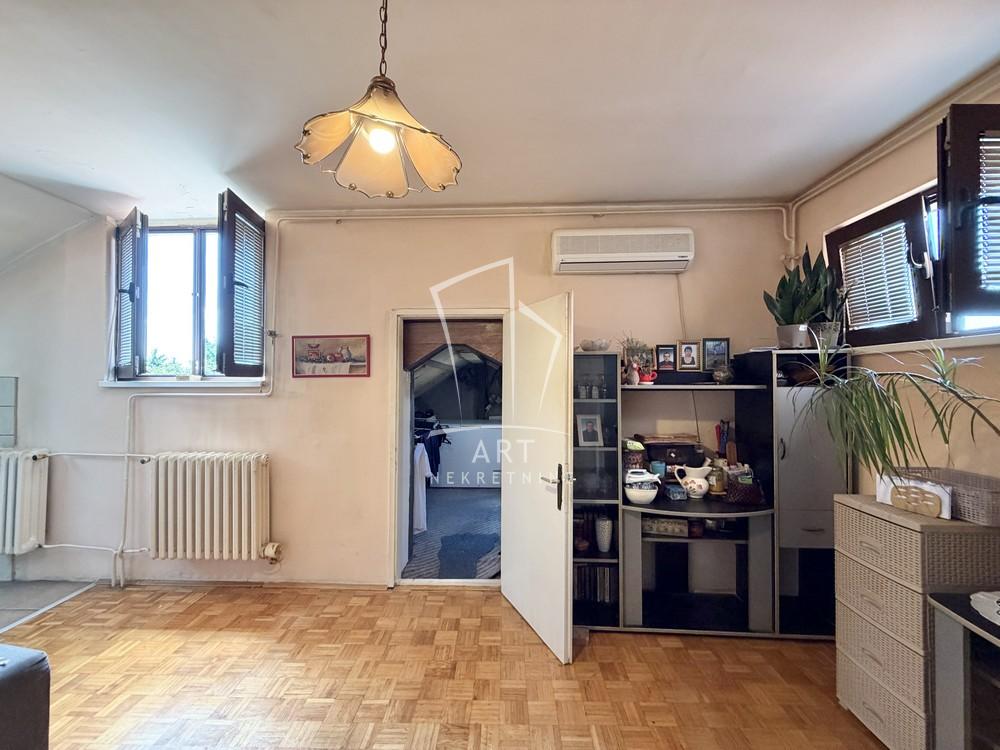 Stan na prodaju u Beogradu, Petlovo brdo, trosoban, 53m2, cena 134000 evra