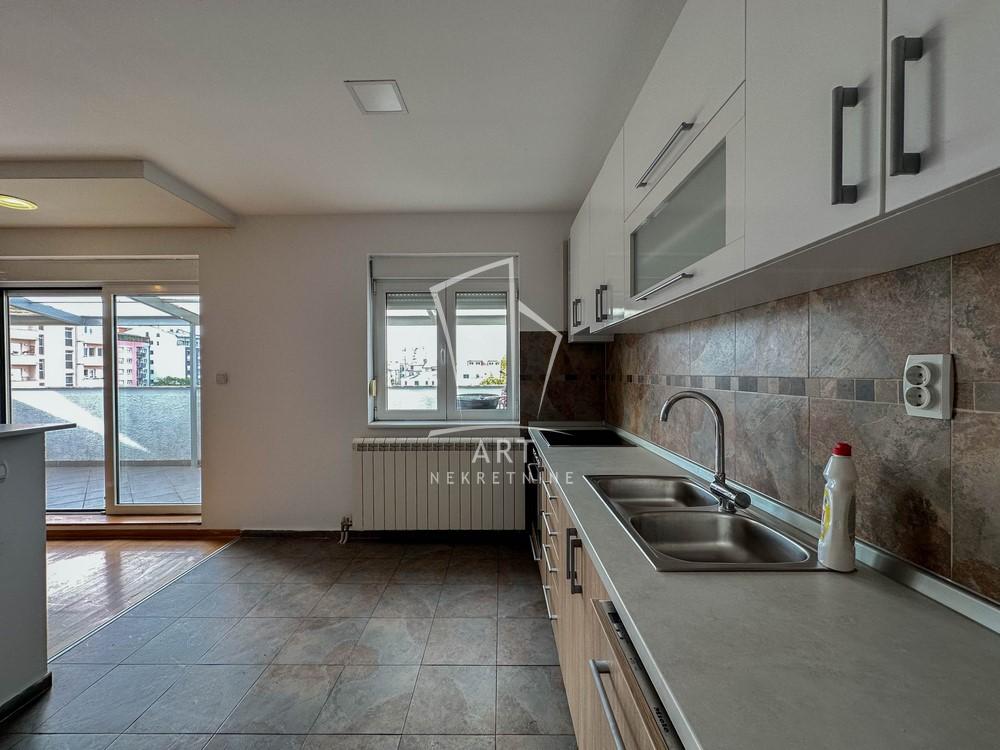 Stan na prodaju u Beogradu, Vukov spomenik, trosoban, 106m2, cena 370000 evra