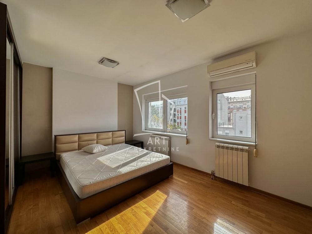 Stan na prodaju u Beogradu, Vukov spomenik, trosoban, 106m2, cena 370000 evra