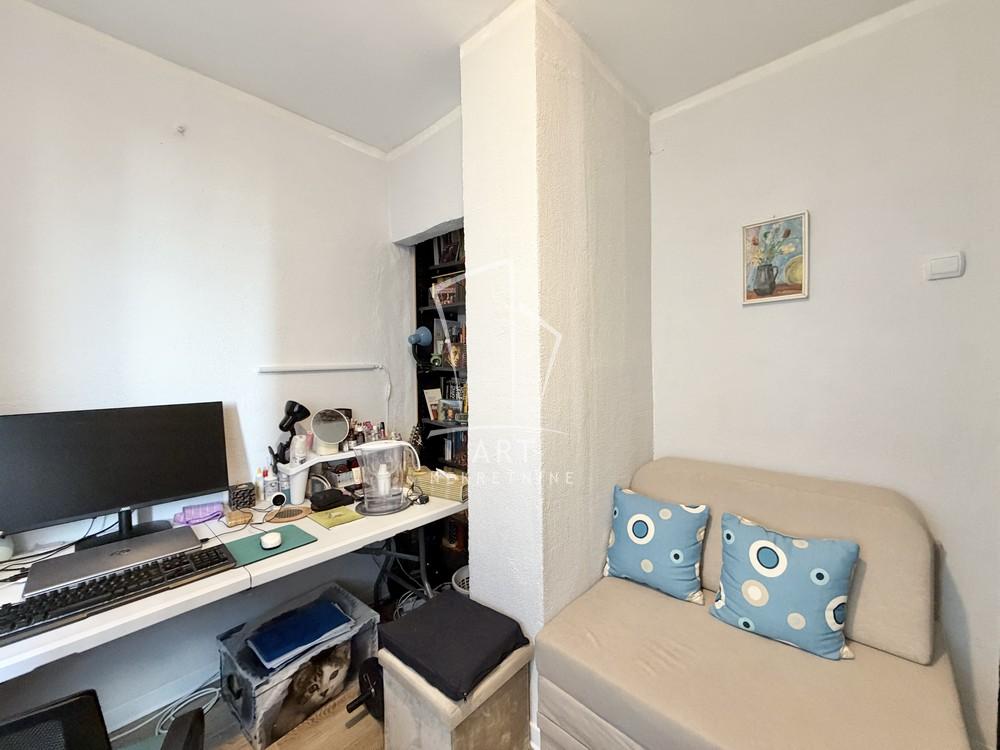 Stan na prodaju u Beogradu, Novi Beograd blok 21 (10. gimnazija), dvoiposoban, 57m2, cena 187000 evra
