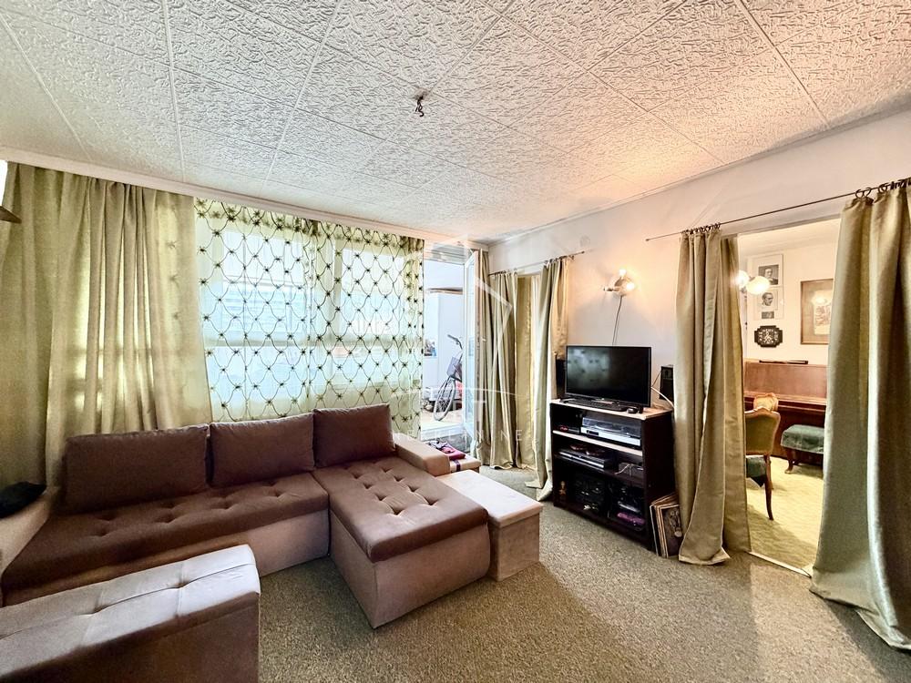 Stan na prodaju u Beogradu, Novi Beograd blok 21 (10. gimnazija), dvoiposoban, 57m2, cena 187000 evra