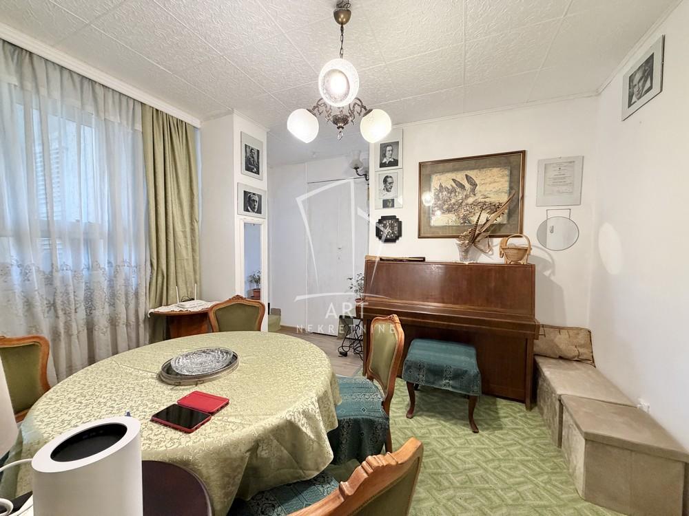 Stan na prodaju u Beogradu, Novi Beograd blok 21 (10. gimnazija), dvoiposoban, 57m2, cena 187000 evra