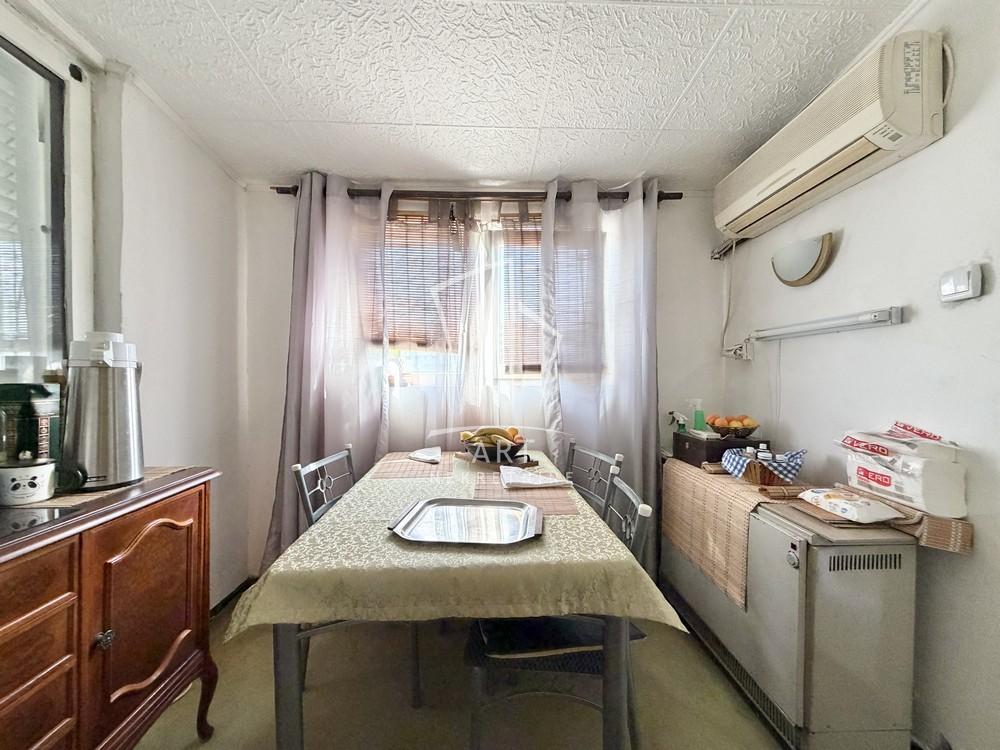 Stan na prodaju u Beogradu, Novi Beograd blok 21 (10. gimnazija), dvoiposoban, 57m2, cena 187000 evra