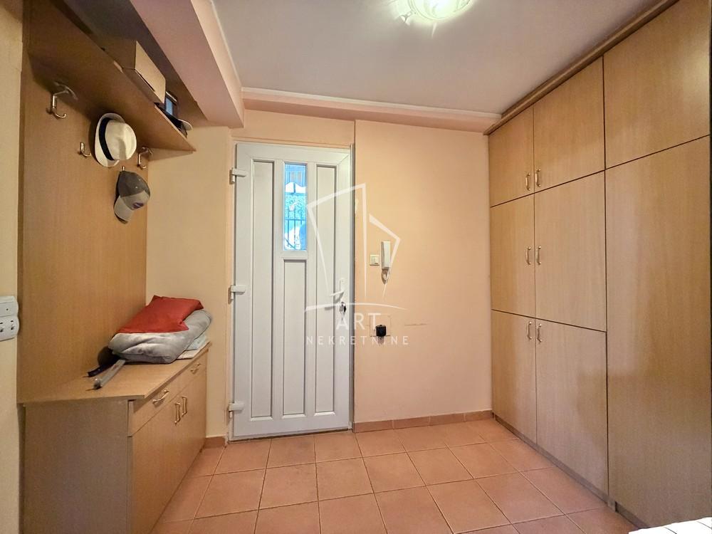 Stan na prodaju u Beogradu, Jajinci, dvosoban, 55m2, cena 75000 evra