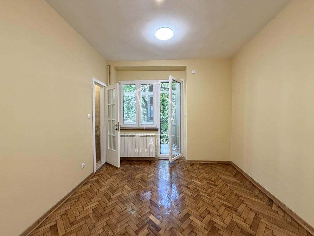 Stan na prodaju u Beogradu, Stari grad, cetvorosoban, 65m2, cena 350000 evra
