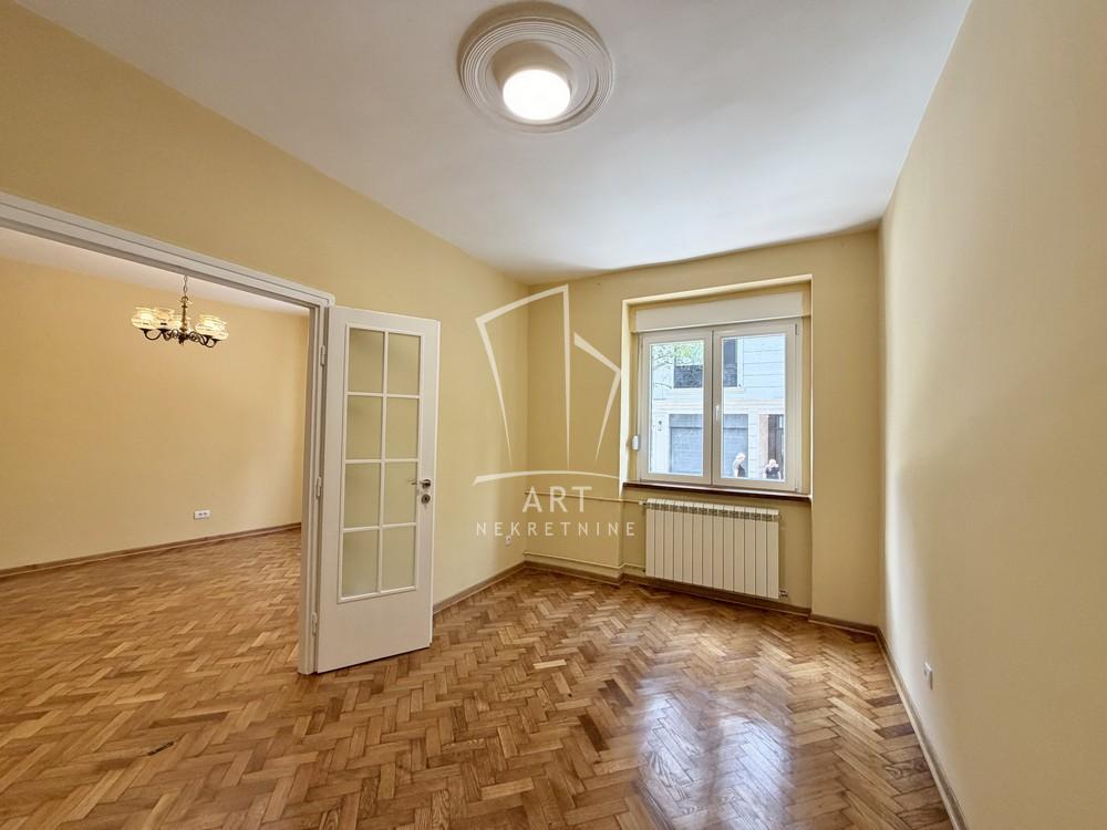 Stan na prodaju u Beogradu, Stari grad, cetvorosoban, 65m2, cena 350000 evra