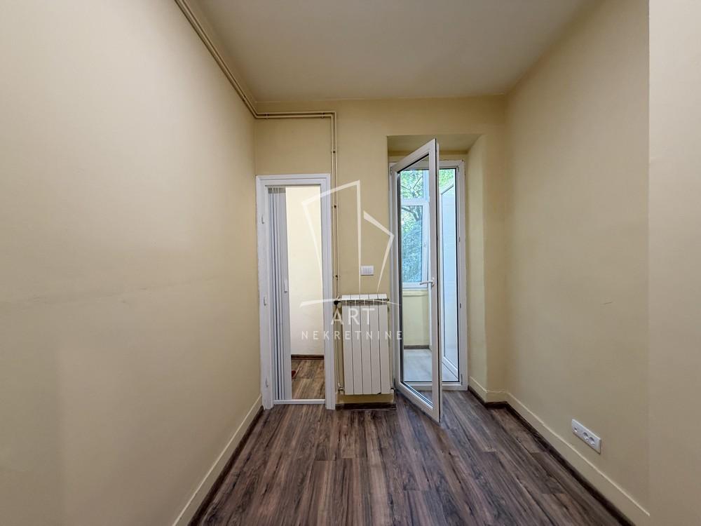 Stan na prodaju u Beogradu, Stari grad, cetvorosoban, 65m2, cena 350000 evra
