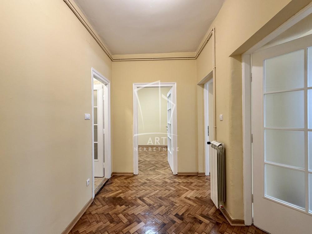 Stan na prodaju u Beogradu, Stari grad, cetvorosoban, 65m2, cena 350000 evra
