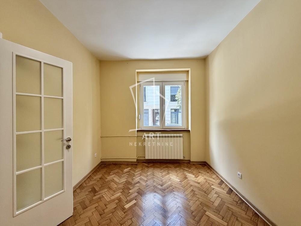 Stan na prodaju u Beogradu, Stari grad, cetvorosoban, 65m2, cena 350000 evra