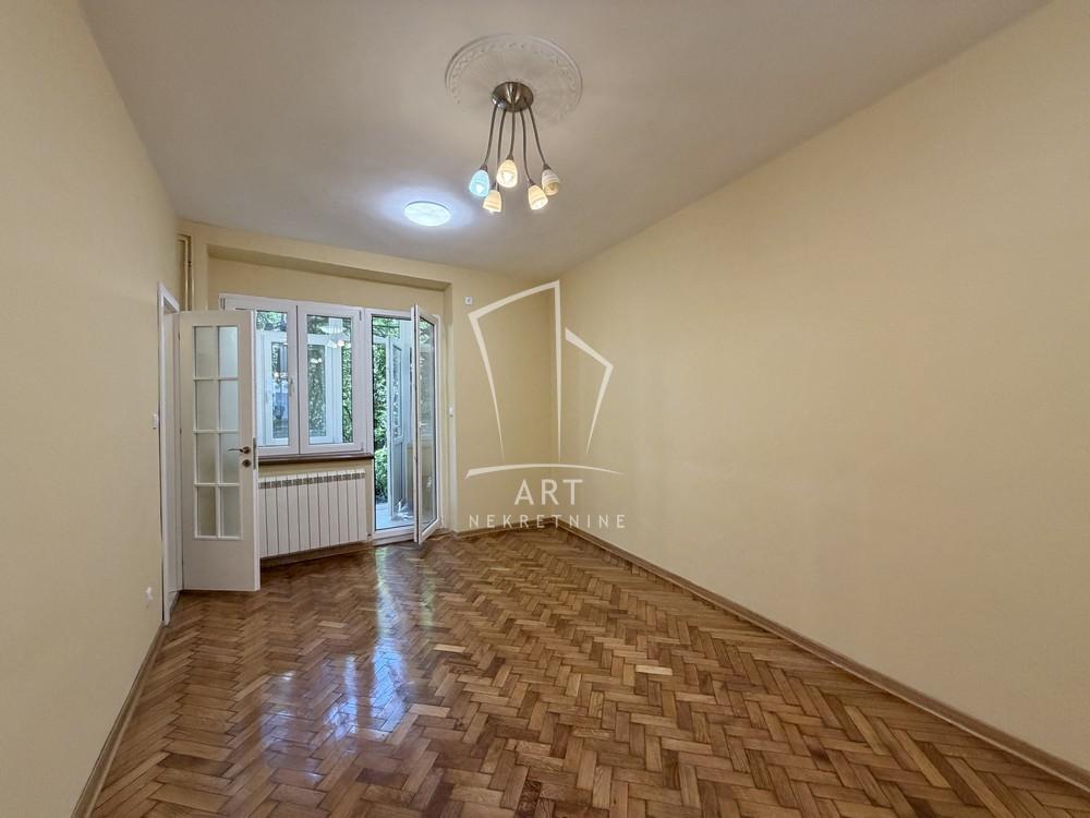 Stan na prodaju u Beogradu, Stari grad, cetvorosoban, 65m2, cena 350000 evra