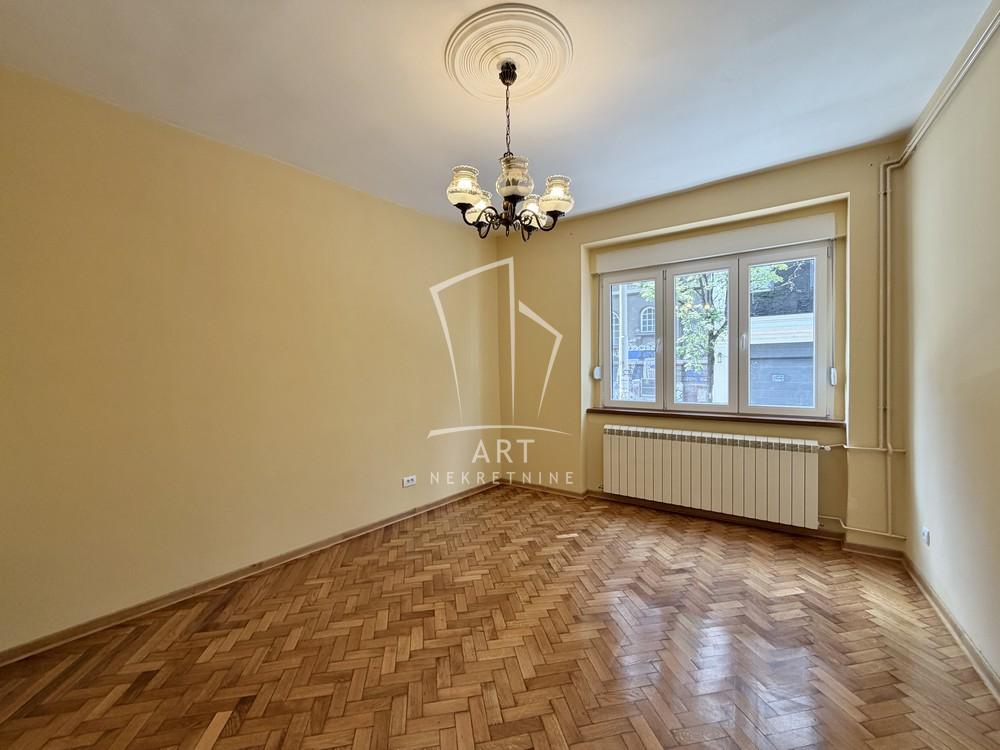 Stan na prodaju u Beogradu, Stari grad, cetvorosoban, 65m2, cena 350000 evra