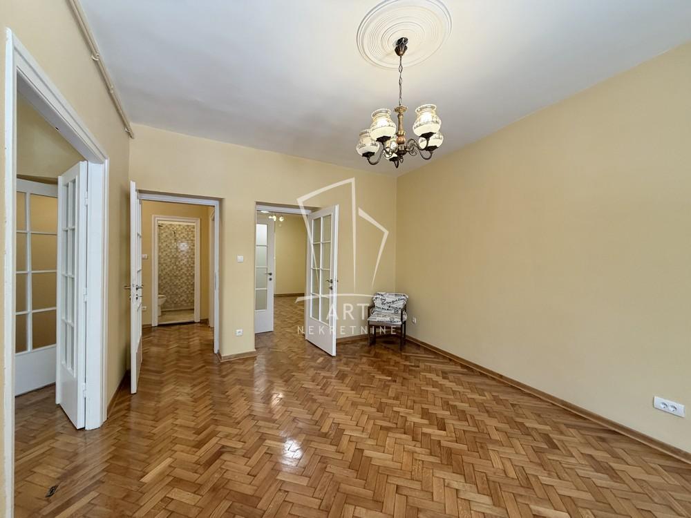 Stan na prodaju u Beogradu, Stari grad, cetvorosoban, 65m2, cena 350000 evra